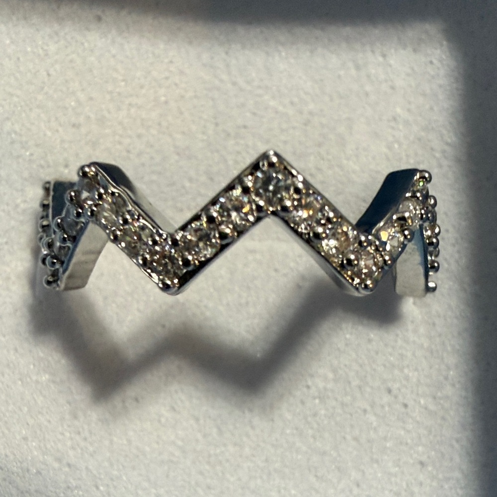Pretty Bird white gold plated ring with clear stones size 5.5